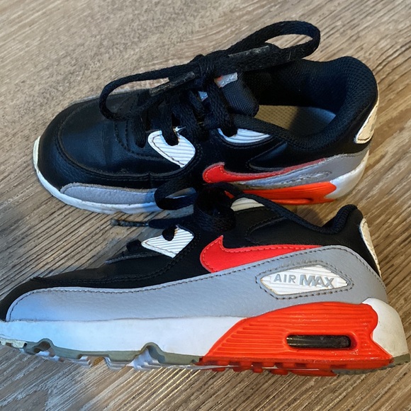 Nike AirMax Running Shoes - Picture 3 of 7